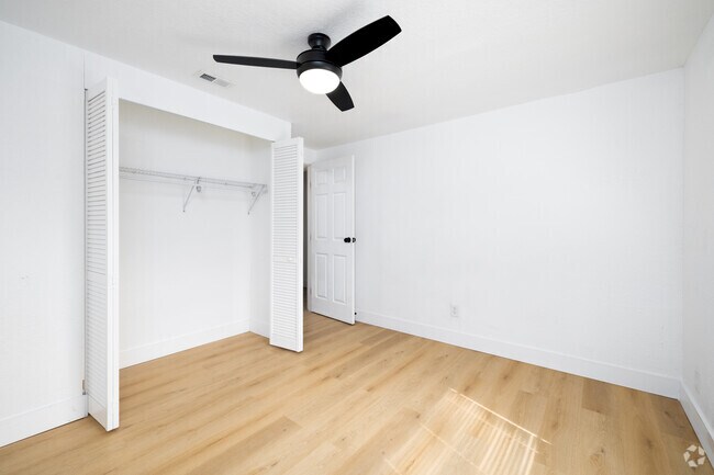 2BR, 1BA - 875SF - Primary Bedroom