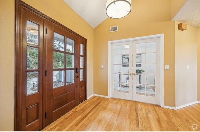 Building Photo - 213 Hidalgo St Rental