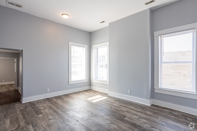 3BR, 1.5BA - Living Room
