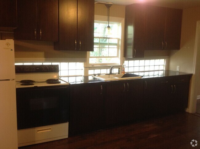 Building Photo - 606 10th St SW Rental
