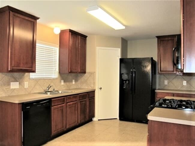 Photo - 21655 Falvel Lake Dr