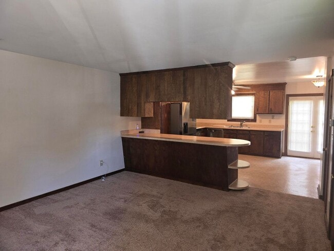 Building Photo - Call Linda 804-642-2106 or linda@vacosold.com Rental
