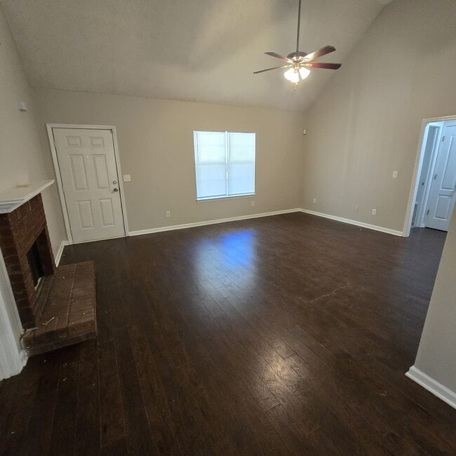 Photo - "Charming 4-Bed Oasis with Granite Countertops on Pebble Creek Drive, McDonough!"