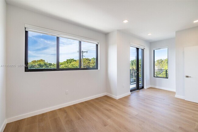 Photo - 1376 SW 4th St