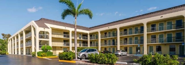Facade - 1505 Belvedere Rd Apartments