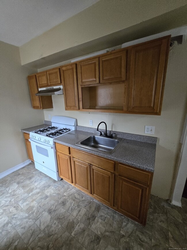 Building Photo - 114 Hurlburt St Unit 1