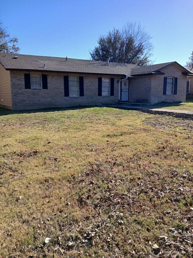 Photo - 3 Bedrooms, 2 Bathrooms, 2 Car Garage Near I-20 and South Polk