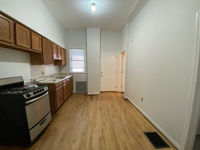 Photo - 1445 Worthington St Unit B
