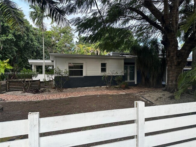 Photo - 6810 SW 70th Ave