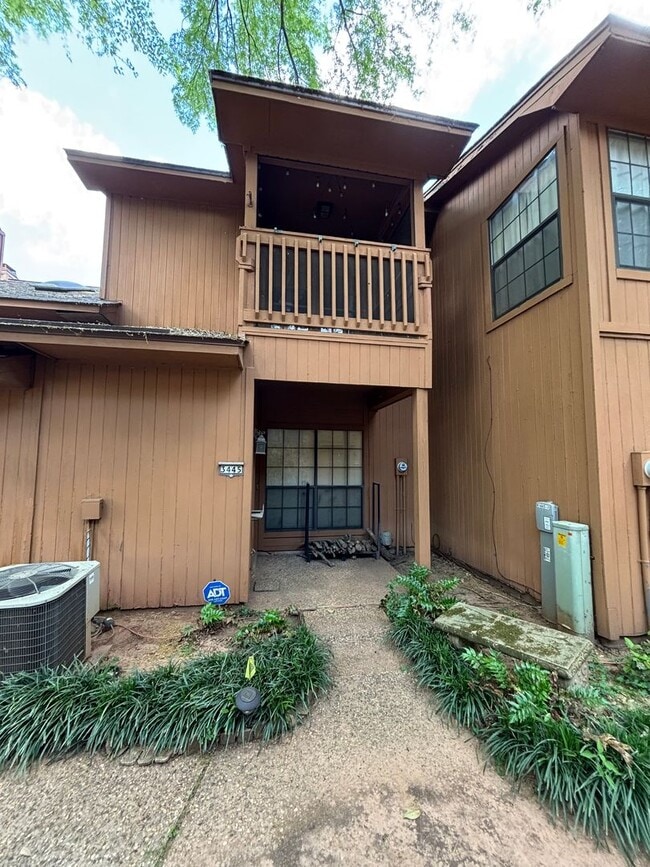 Building Photo - Eastwood on the Bayou