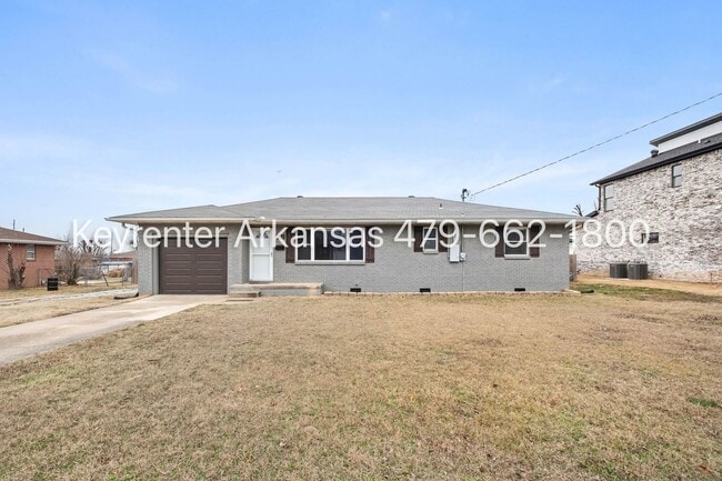 Building Photo - Charming 3-Bedroom Home with Modern Updates & Spacious Yard!