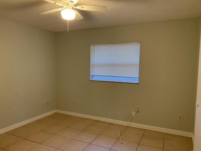 Photo - 825 Lyndhurst St