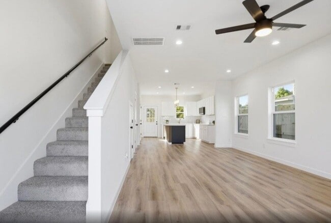 Photo - 7958 Henson St Unidad B