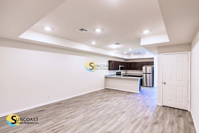 Photo - 121 Lomond Dr