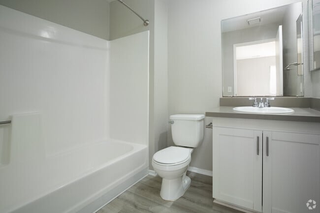 2BR, 2BA - 1,000SF - Second Bathroom