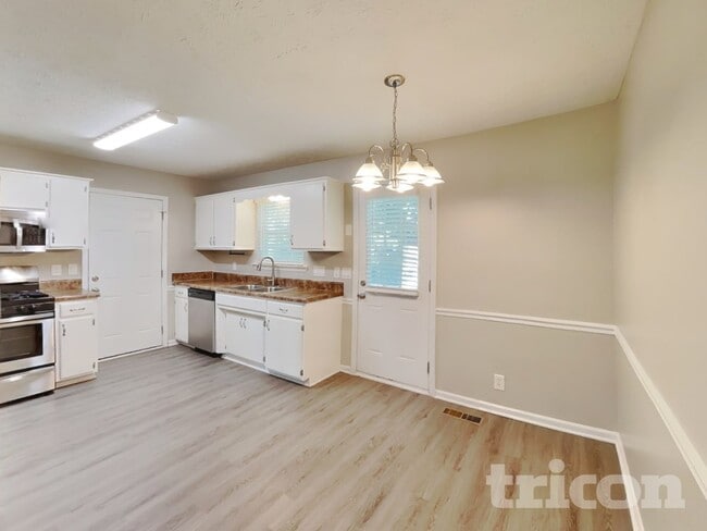 Photo - 1526 Amberwood Cir