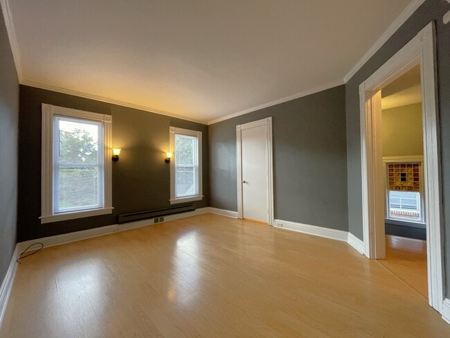 Building Photo - 533 W Water St Unit B