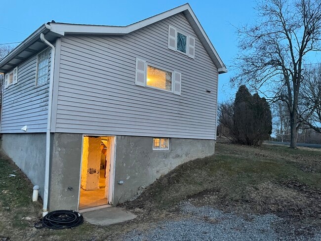 Salida al sótano - 315 East Brady Rd