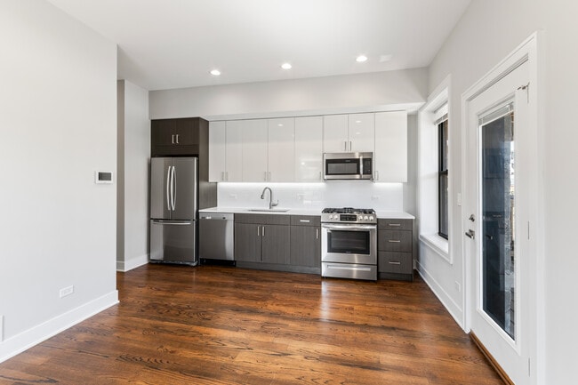 Photo - 1472 W Summerdale Ave Unidad 1RE