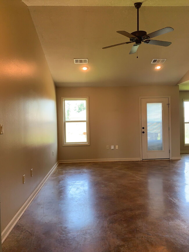 Photo - 434 Wildwood Point