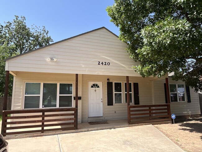 Building Photo - 2420 26th St Rental