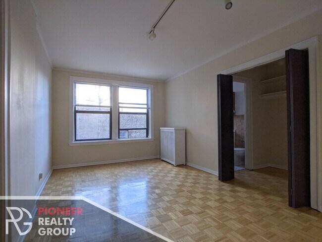 Photo - 739 W Belmont Ave