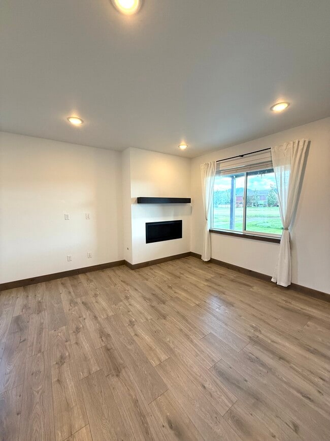 Photo - 986 Cassandra Ln