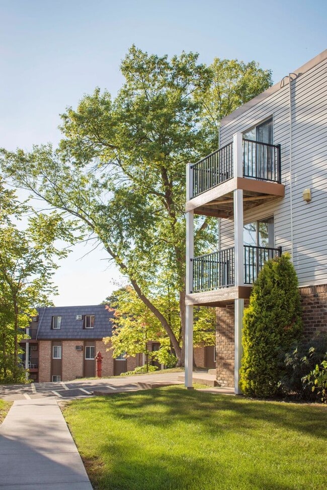 Photo - Bay Pointe Apartments
