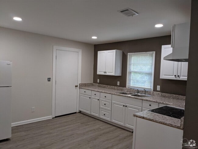 Building Photo - 8320 Binkley St Rental