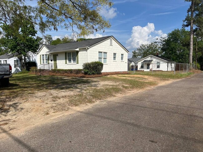 Photo - Elegant Downtown Augusta Cottage – FULLY F...