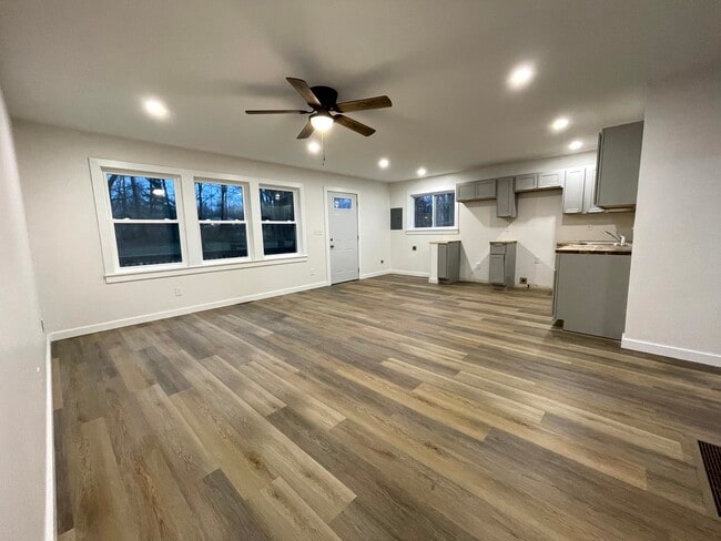 Photo - 7350 Beech Ave