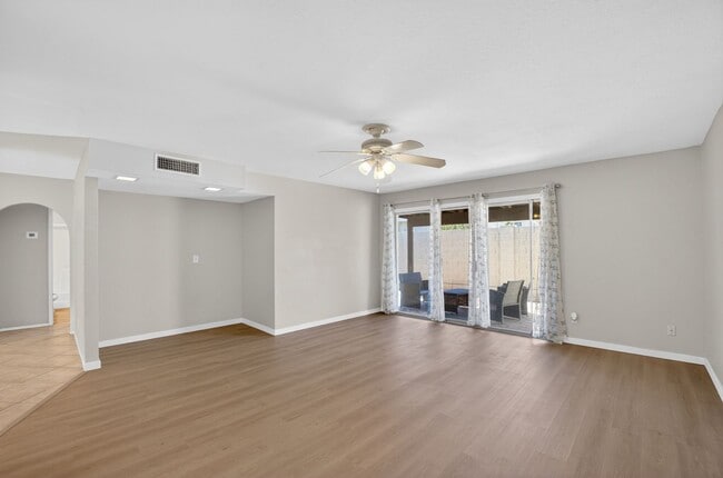 Photo - Modern Updated Tempe Townhome Near ASU & Downtown with Resort-Style Amenities