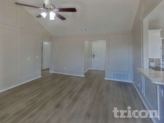 Photo - 909 Meadowdale Dr