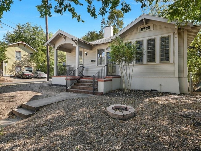 Building Photo - 902 1/2 S 2nd St