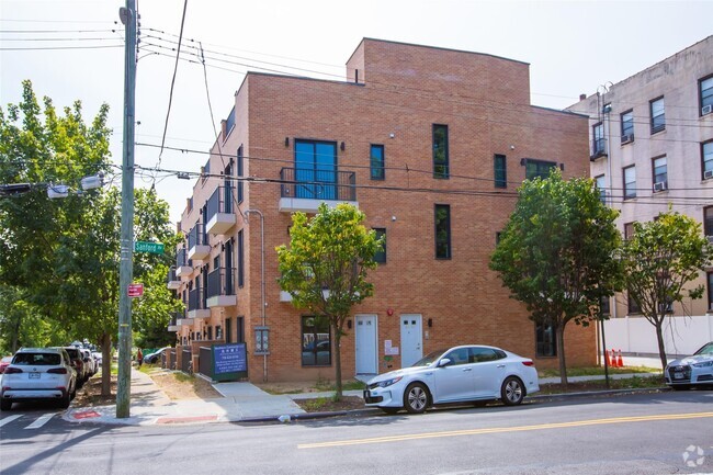 Building Photo - 160-18 Sanford Ave Unit 2nd Floor Rental