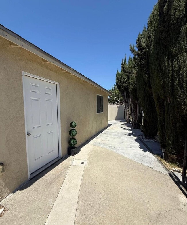 Building Photo - 6715 Alvina St