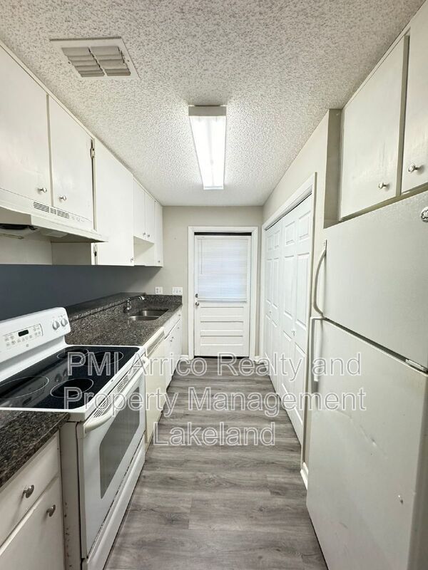 Photo - 3545 Raintree Way