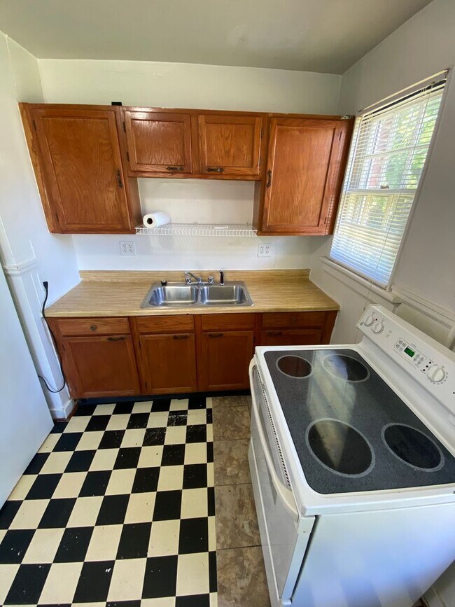 Henrico County house! Large fenced back ya... Rental House Rental in