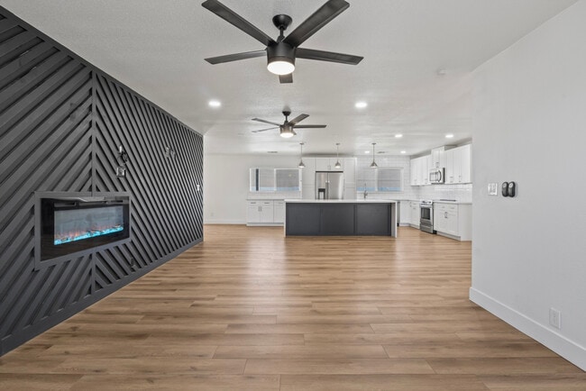 Photo - 2166 E Greenway Dr