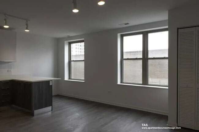 Photo - 940 W Winona St Unit 940 West Winona Street