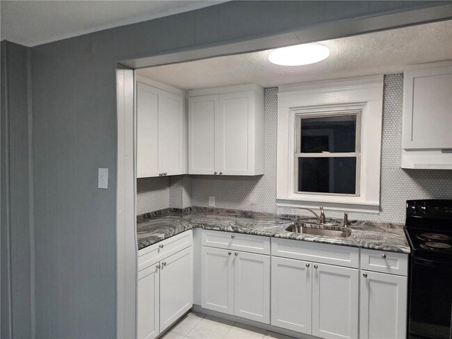 Building Photo - 227 Providence St