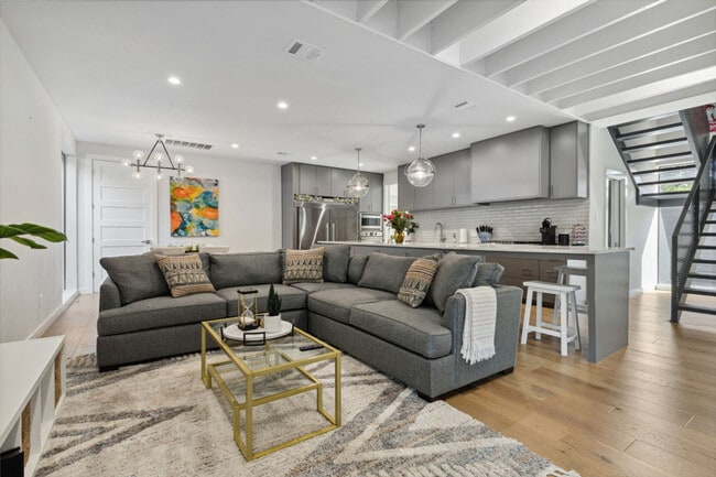 Building Photo - 4305 Roseland Ave Unit SI ID1583910P