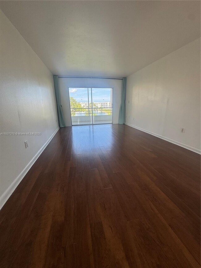 Building Photo - 8400 Sunrise Lakes Blvd Unit 308 Rental