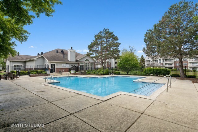 15 Kensington Cir