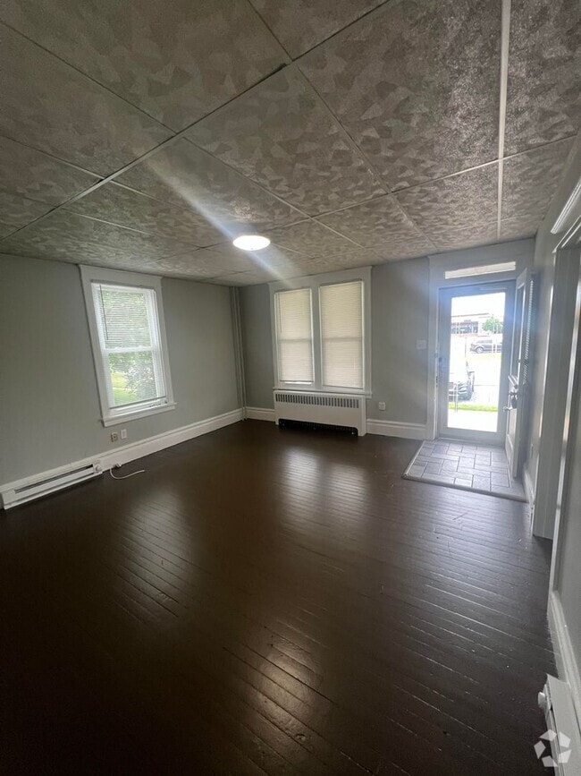 Building Photo - 13 Forge Rd Unit Apt A