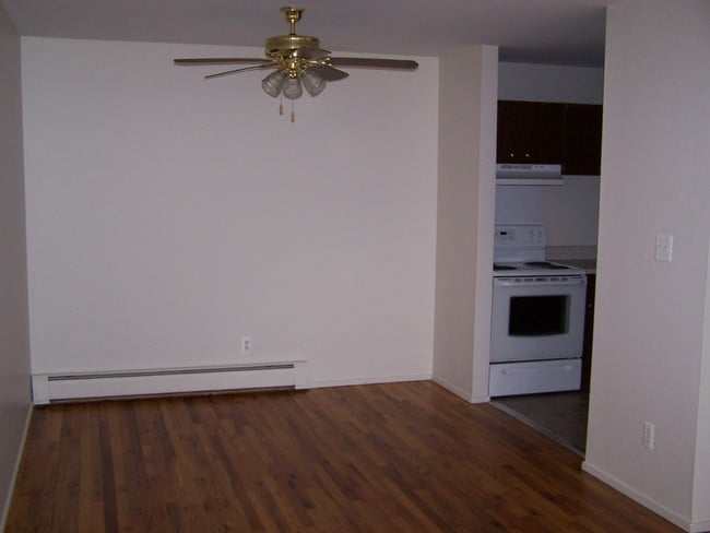 dining ell - 239 Twelve Mile Rd Unit 17