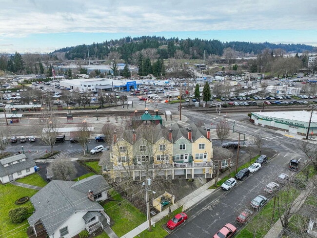 Building Photo - ALL UTILITES INCLUDED!  Electricity, Water, Sewer and Garbage included with rent.  SUMNER STATION... Unit 5A