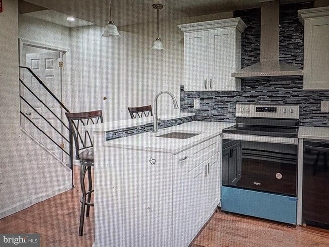 Building Photo - 1929 N 9th St Unit 2ND FLOOR