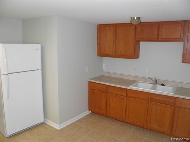 Photo - 21142 Ontaga St