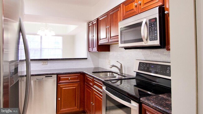 Photo - 5705 Chapman Mill Dr Unit 150